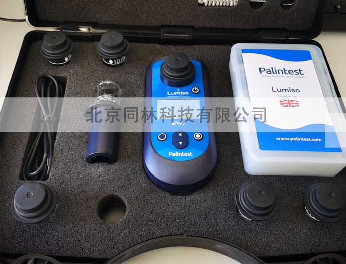 某灌裝水廠使用多功能水質(zhì)檢測(cè)儀